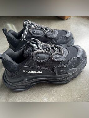 Balenciaga Black Chunky Lace-Up limited distressed look sneakers size 39
